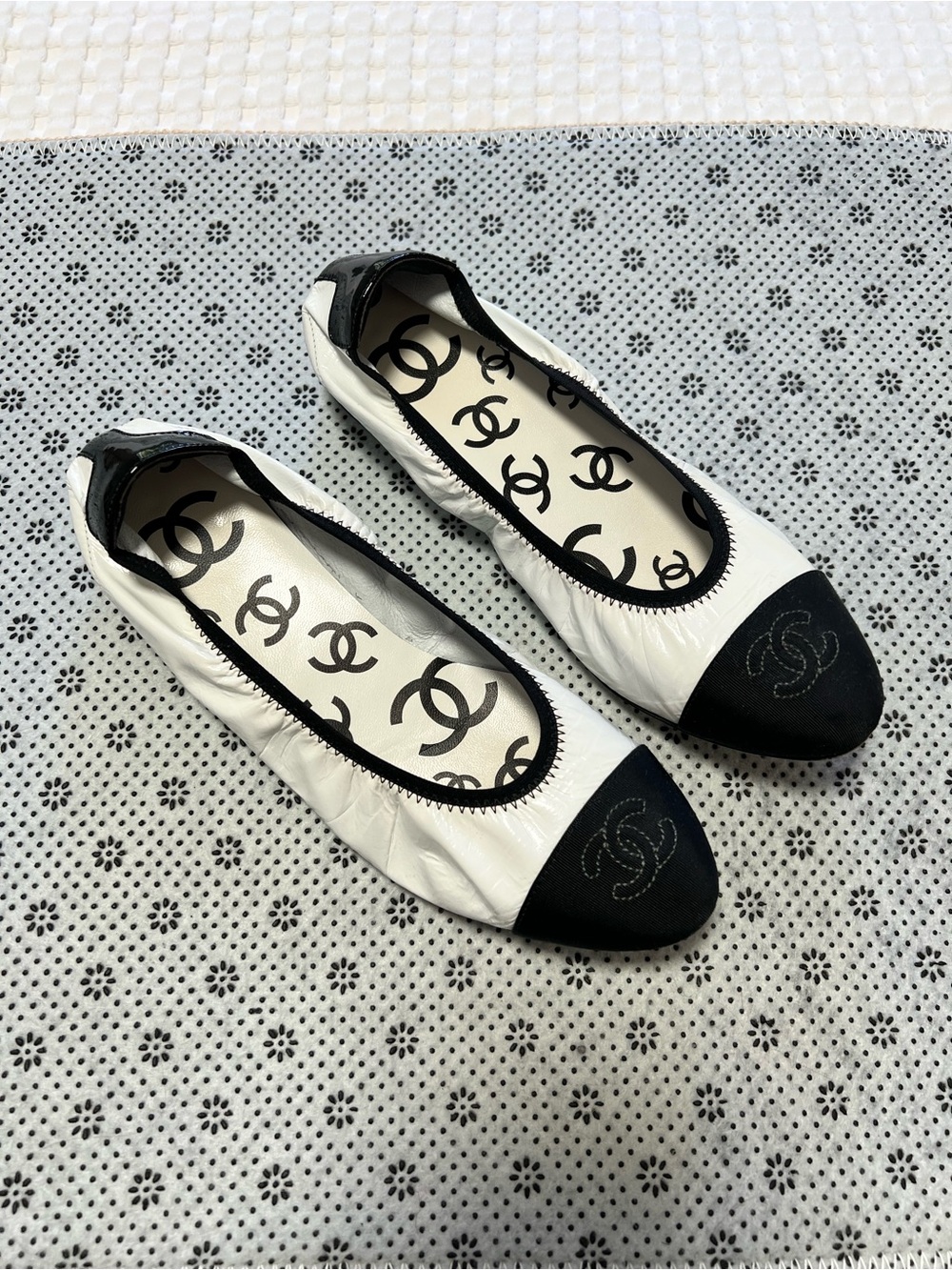 CHANEL White Ballet Flats with Black Cap Toe